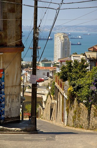 Valparaíso está sobre un cerro, una ciudad portuaria preciosa, y con mucha historia.