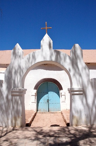 Entrada a la iglesia de San Pedro.