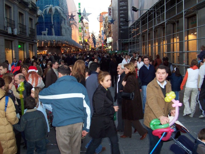 Calle Preciados in Christmas time
